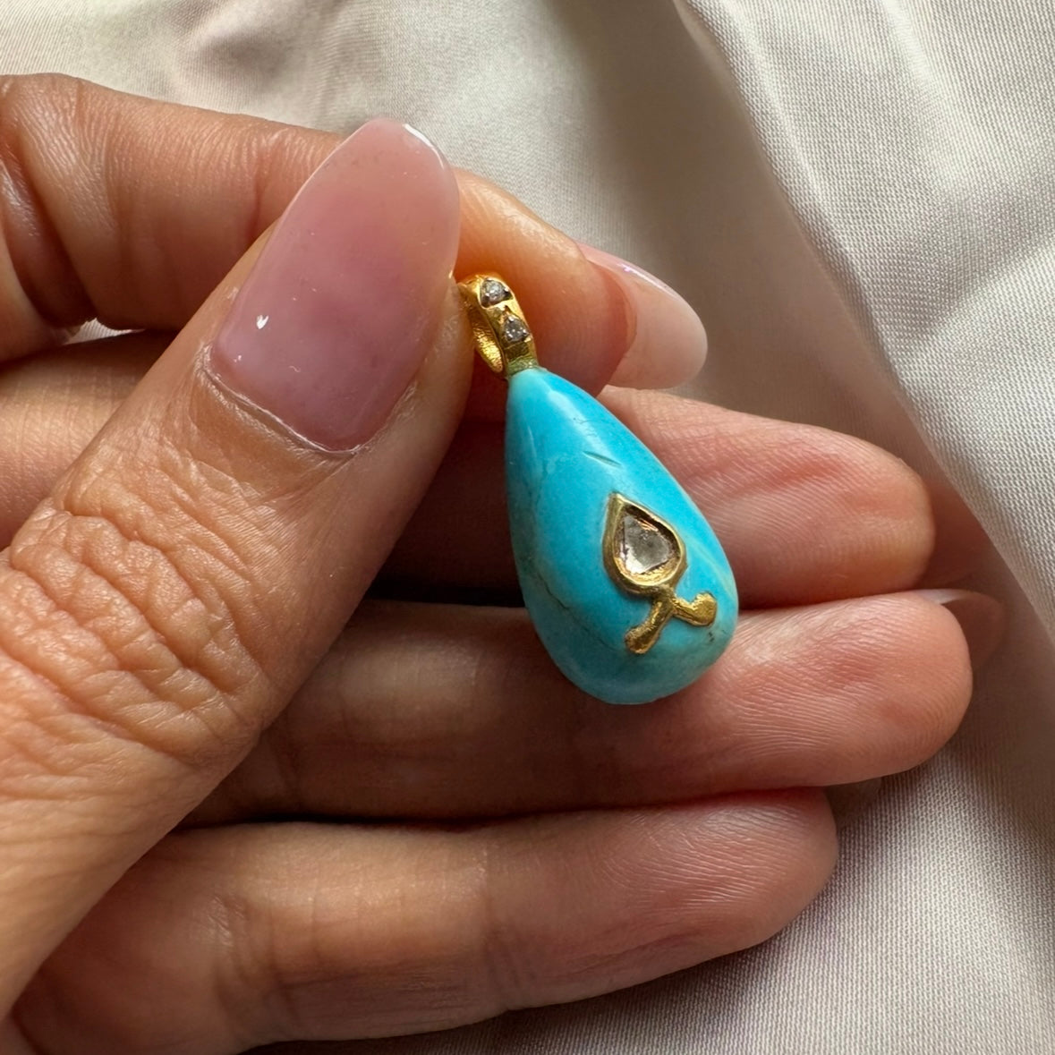 Firoza Pendant - 24, 18 carat gold