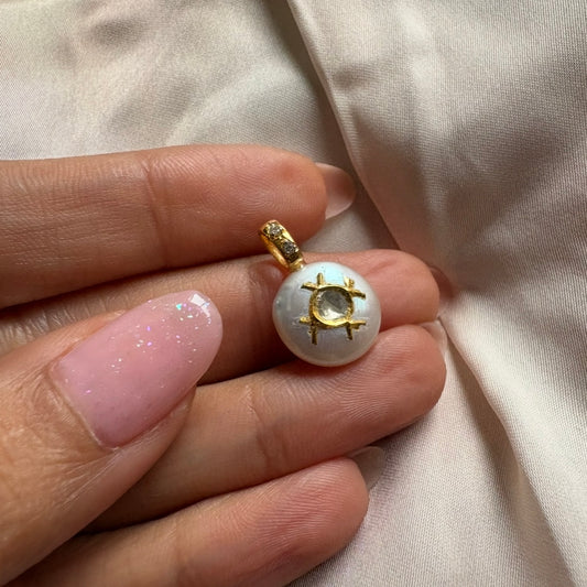 Zubeida Pendant - 24, 18 carat gold