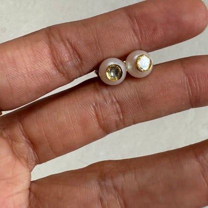 Minima Stud Earrings - 24 carat gold, 925 Silver